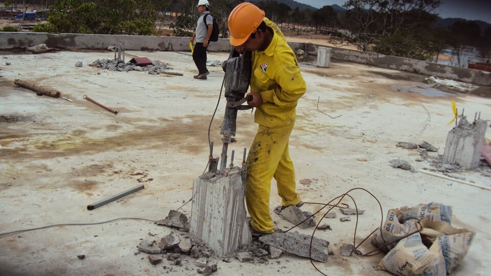 Nếu bạn đang tìm kiếm đơn vị đục phá bê tông tại quận Bình Thạnh uy tín, giá rẻ, làm nhanh – gọn – sạch – đúng kỹ thuật thì KHOAN CẮT BÊ TÔNG ĐỨC LƯƠNG chính là lựa chọn hàng đầu.