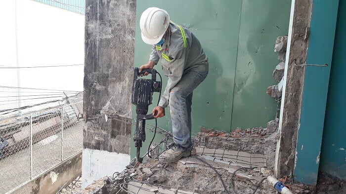 Hãy để KHOAN CẮT BÊ TÔNG ĐỨC LƯƠNG đồng hành cùng bạn – chuyên cung cấp các giải pháp khoan cắt bê tông, phá dỡ công trình, khoan rút lõi bê tông, đục bê tông tường, trần, móng tại khu vực Củ Chi – TP.HCM và các vùng lân cận.